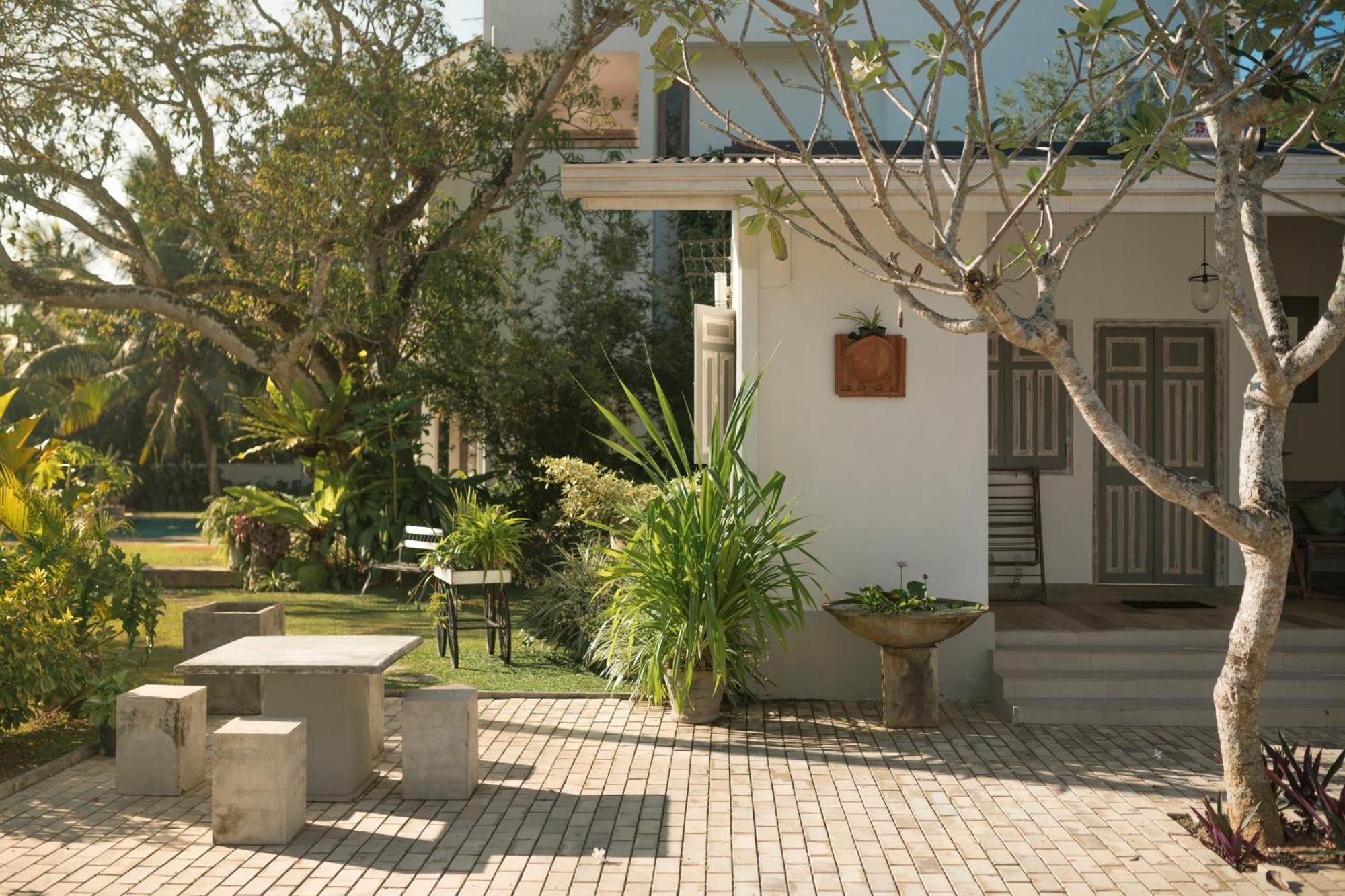 Arahtis Lake Villa Hikkaduwa Exterior foto