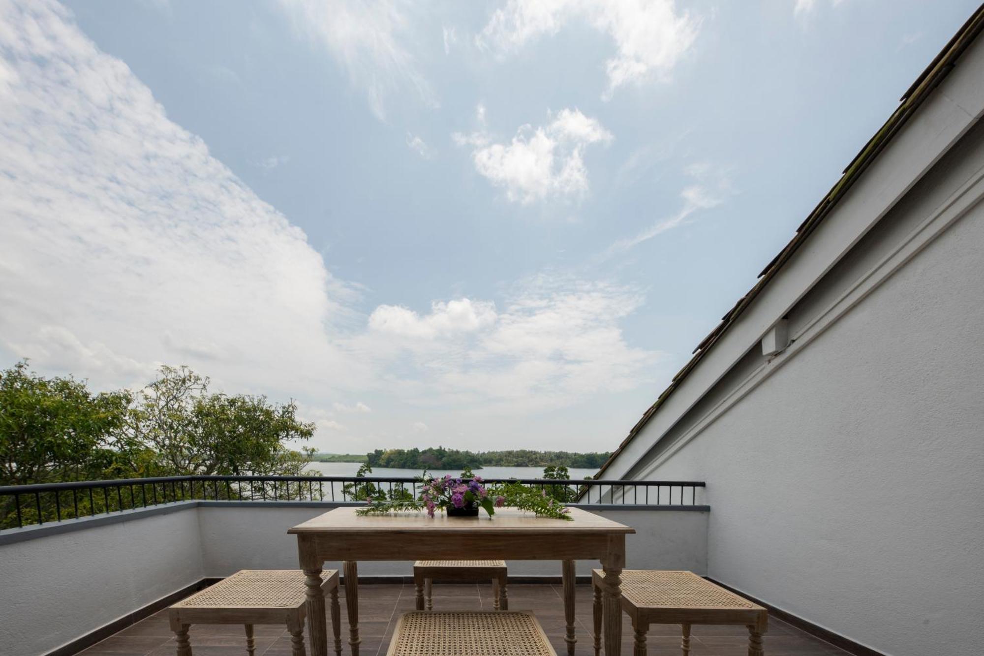 Arahtis Lake Villa Hikkaduwa Exterior foto