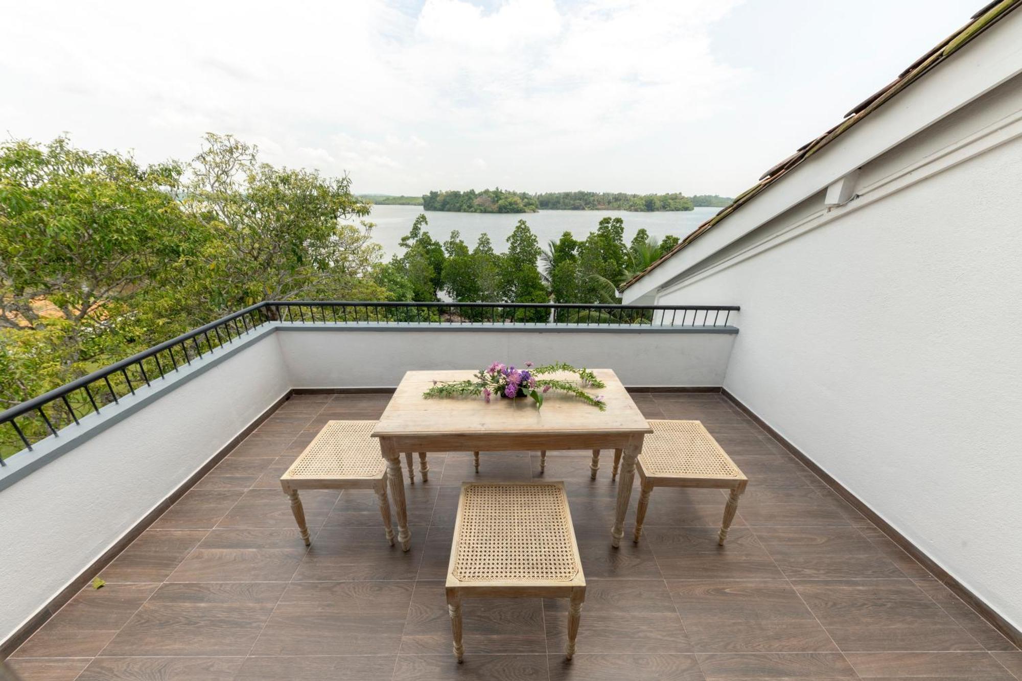 Arahtis Lake Villa Hikkaduwa Exterior foto