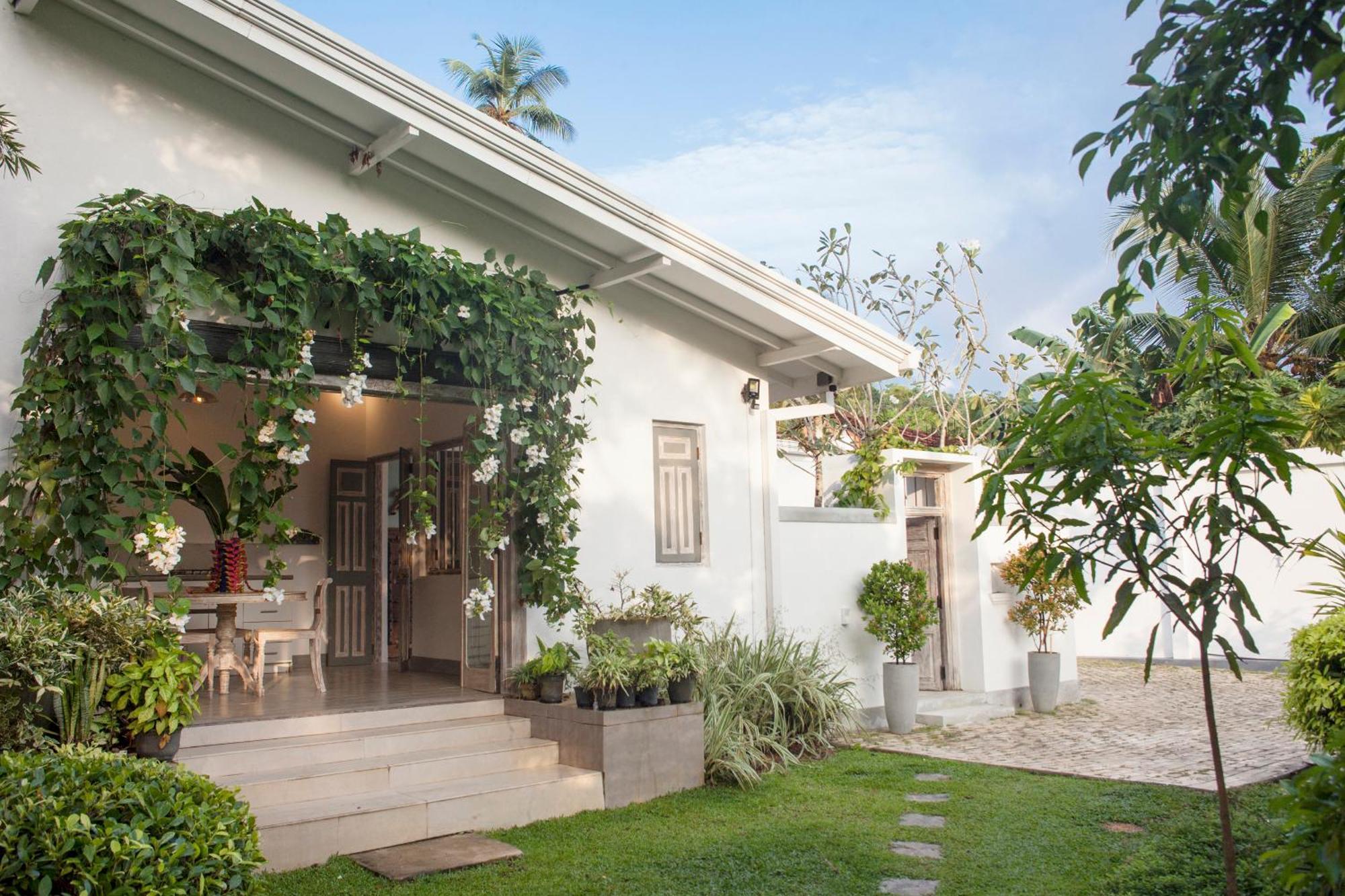 Arahtis Lake Villa Hikkaduwa Exterior foto